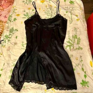 SOLD- Black lace slip dress with adjustable straps 🖤